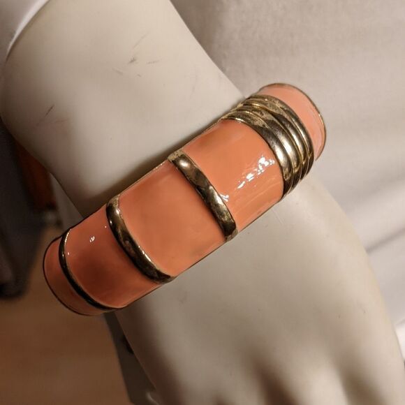 Vintage light orange bangle cuff clap bracelet - Picture 1 of 9